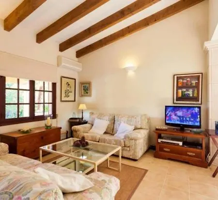 Sleeps 4 With Pool Air Con And Wifi Villa