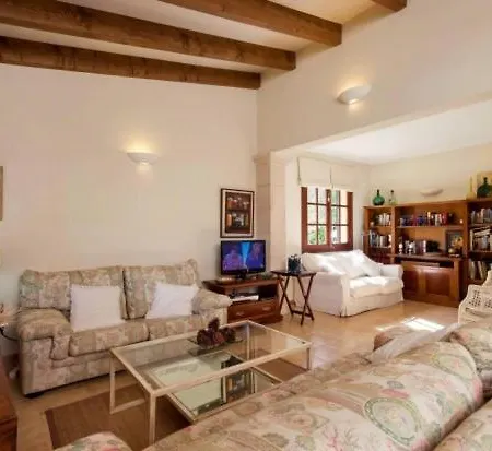 Villa Sleeps 4 With Pool Air Con And Wifi