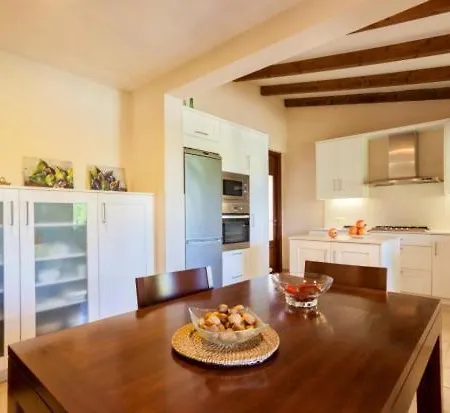 Sleeps 4 With Pool Air Con And Wifi * Pollença