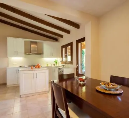 Sleeps 4 With Pool Air Con And Wifi Villa