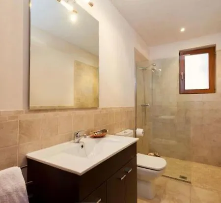 Villa Sleeps 4 With Pool Air Con And Wifi